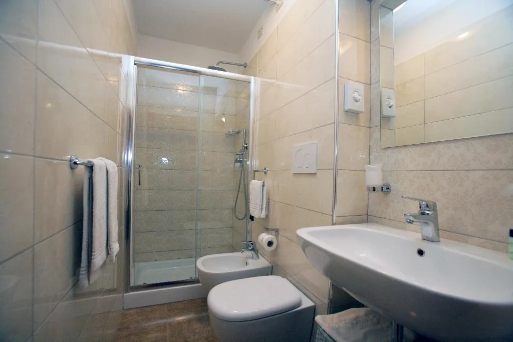 DOUBLE WITH BALCONY Room, Desiree, Florence