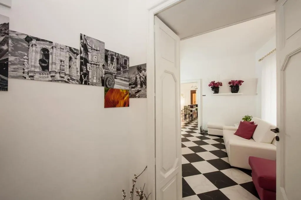Lobby, Garibaldi 61, Catania