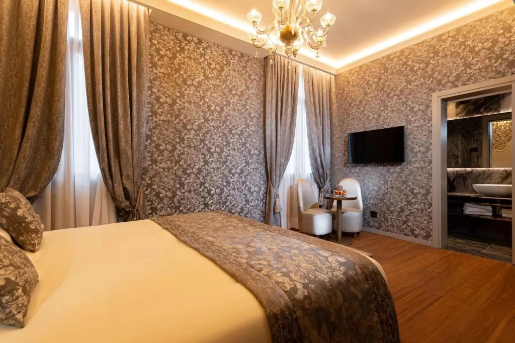 DOUBLE DELUXE Room, Canaletto, Venice