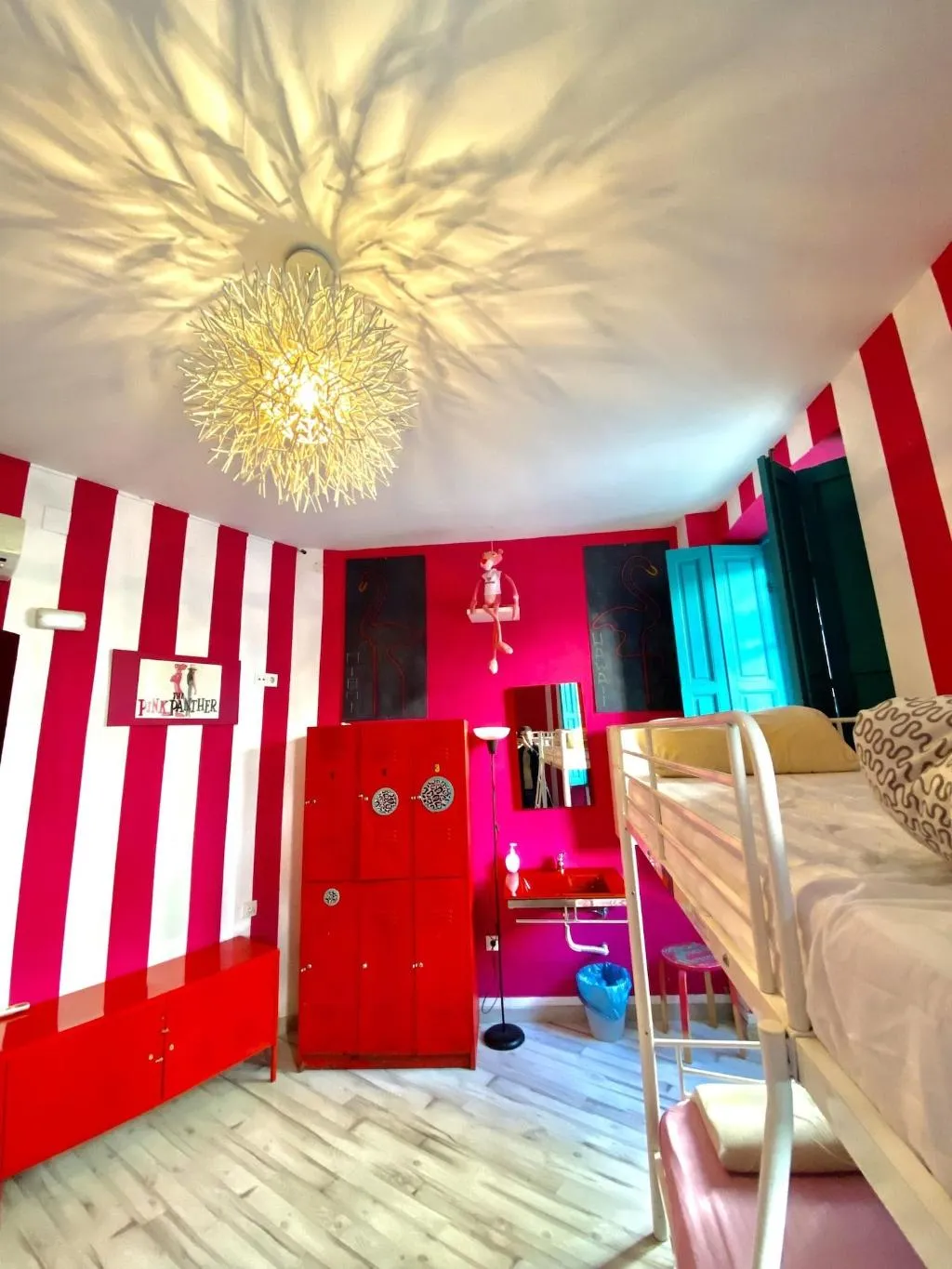 Room, Sevilla Kitsch Hostel Art, Seville