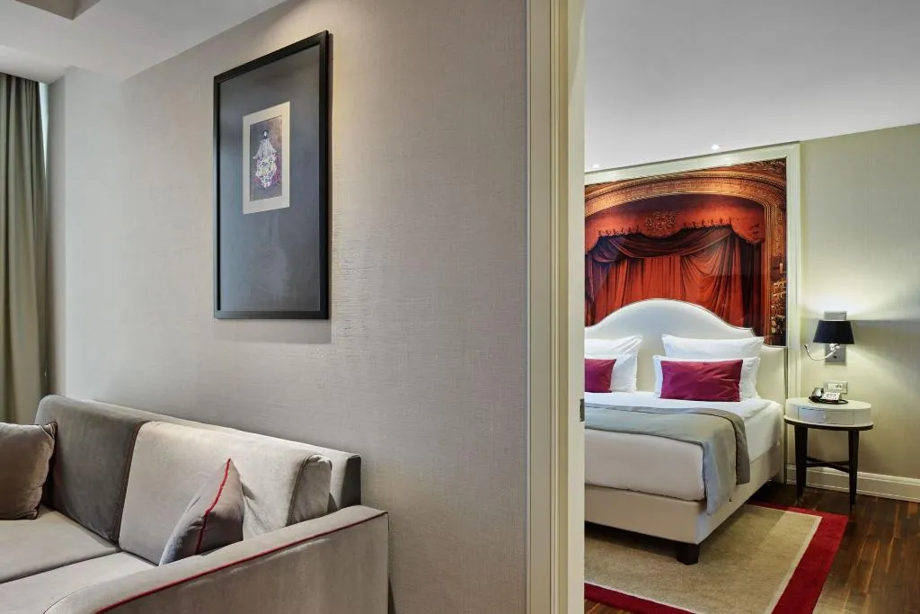 SUITE TWO BEDS Room, Titanic Gendarmenmarkt Berlin, Berlin