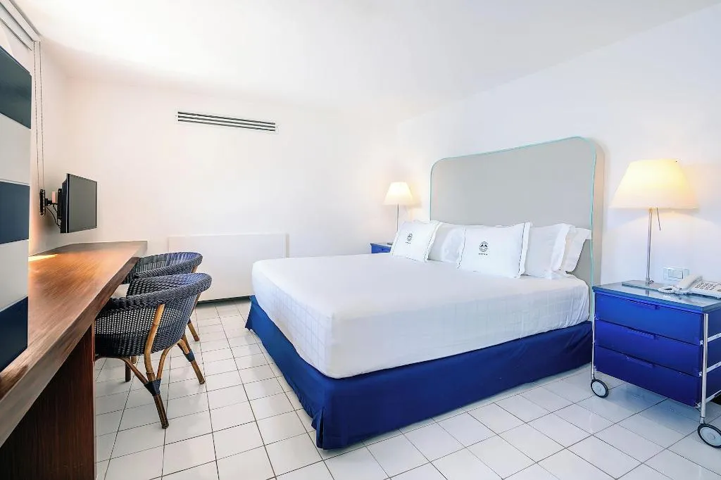 Room, Capo La Gala Hotel & Wellness, Naples