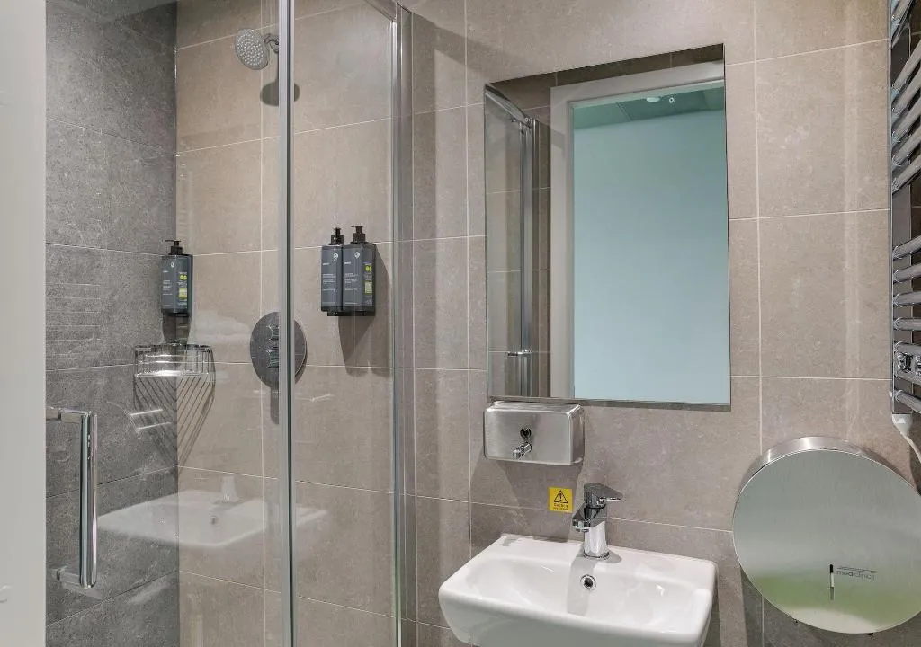 Room, Clink i Lár, Dublin