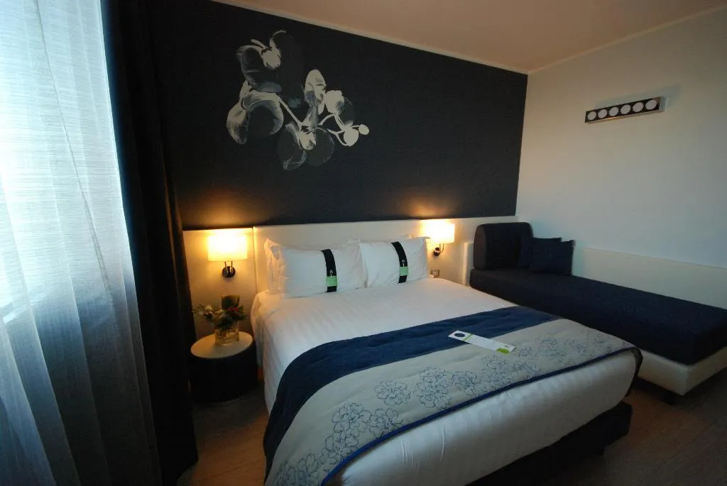 DOUBLE QUEEN SIZE BED Room, Holiday Inn Milan Nord Zara, Milan