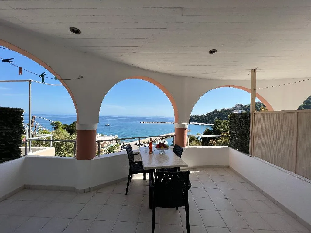 STUDIO CAPACITY 3 Room, Harbour View, Kalamata