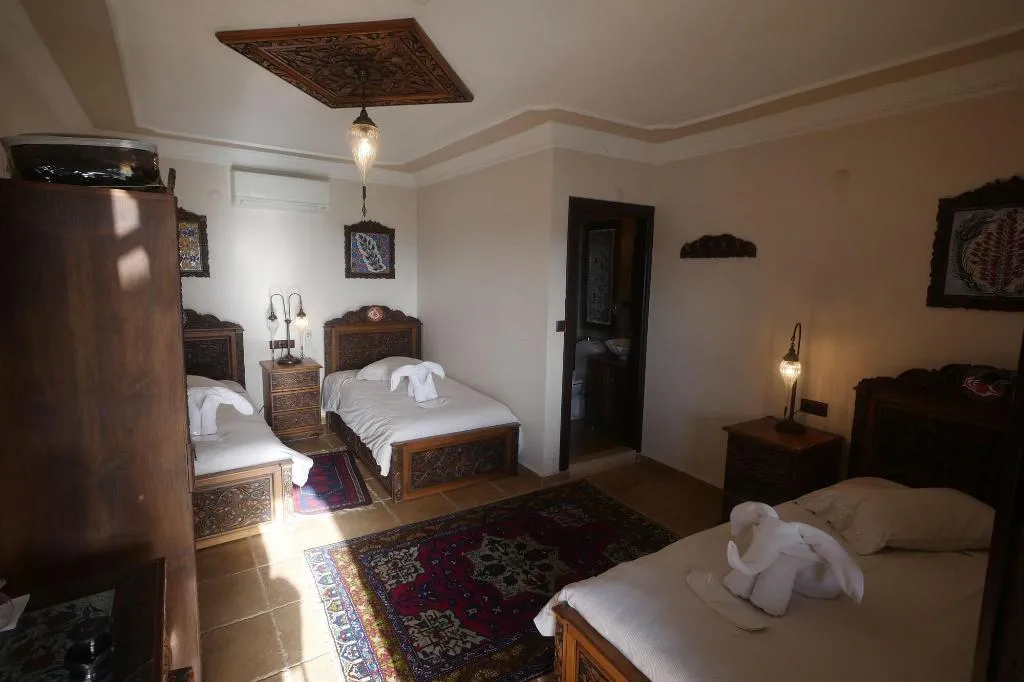 Room, Nilya, Izmir