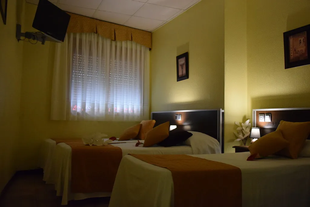 QUADRUPLE STANDARD Room, Complutense, Madrid