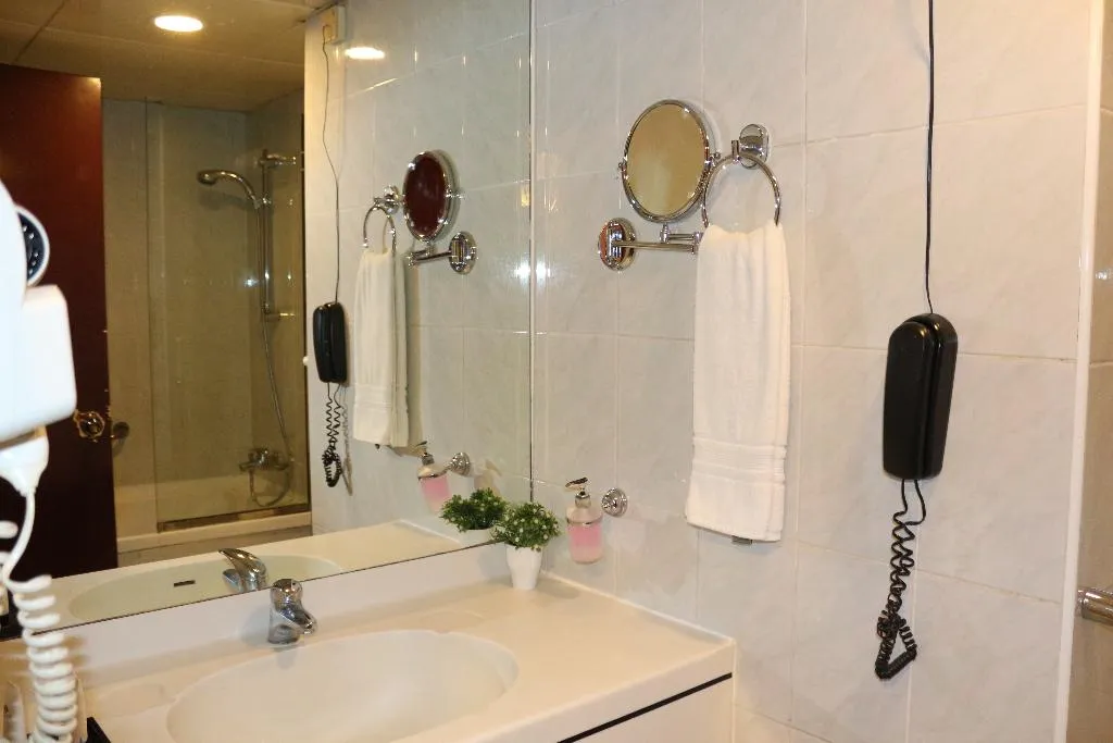 TRIPLE WITH BALCONY Room, Al Khaleej Grand, Dubai