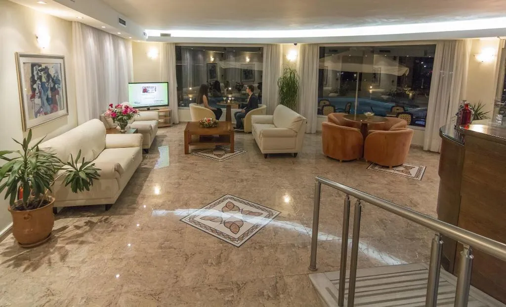 Lobby, Porto Alegre, Crete