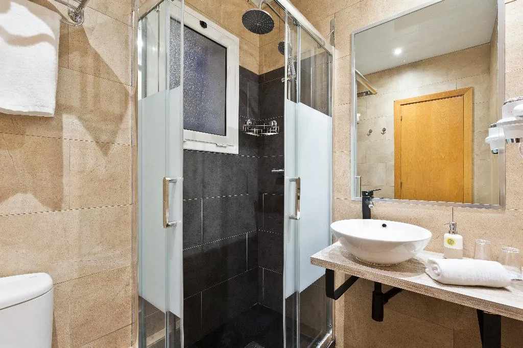 DOUBLE CAPACITY 1 Room, Hotel Travessera, Barcelona