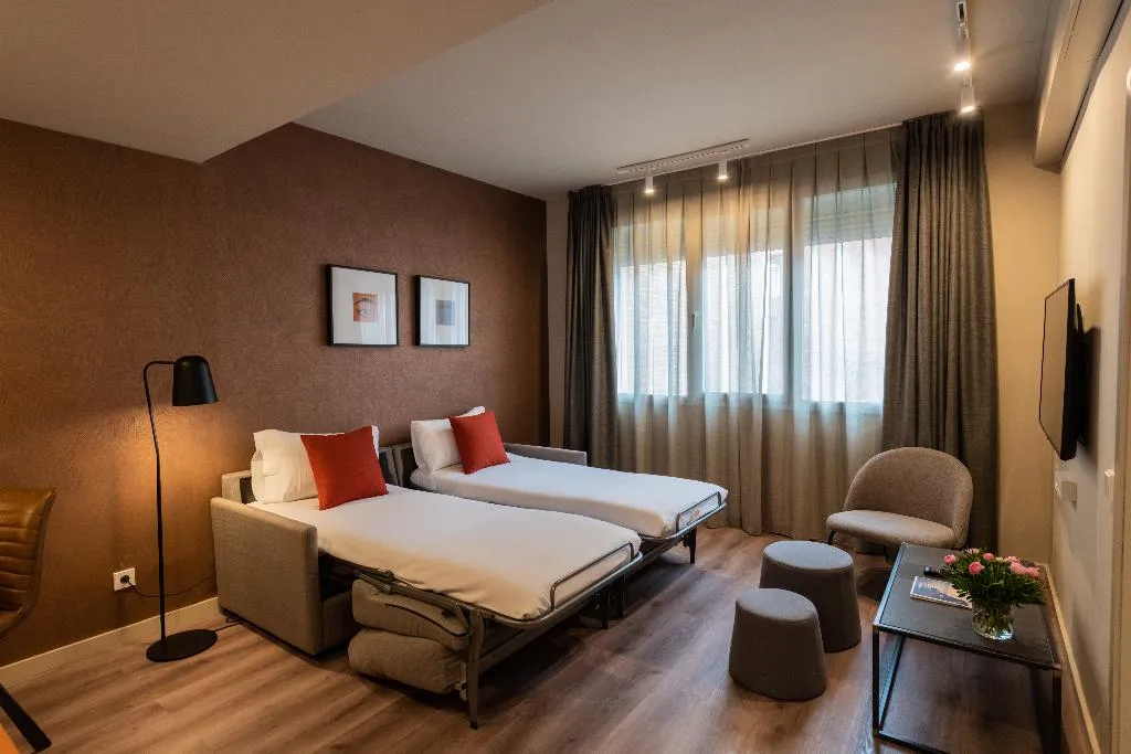 QUADRUPLE STANDARD Room, Atenea Rekord Suites, Barcelona