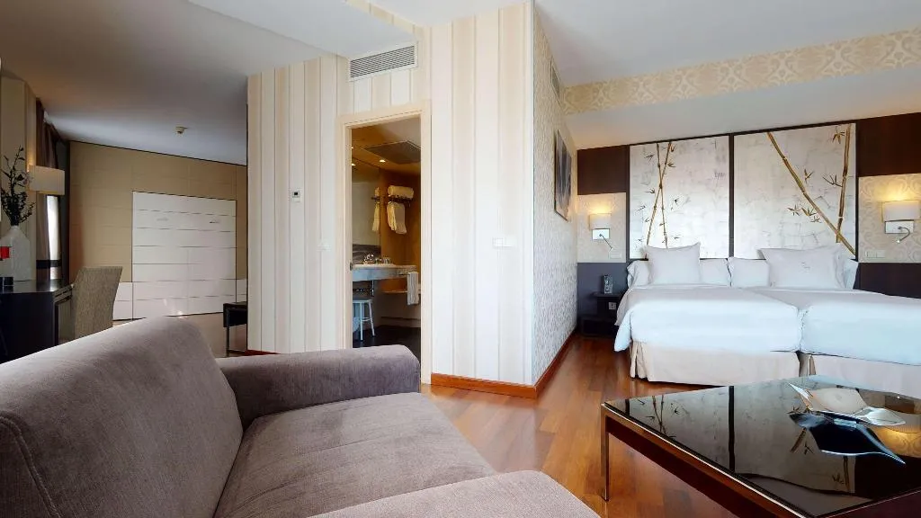 Room, Radisson RED Madrid, Madrid