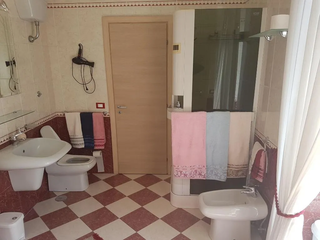 Room, Thousand Colors, Naples