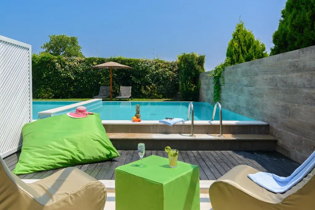 BUNGALOW WITH PRIVATE POOL Room, Dion Palace, Thessaloniki