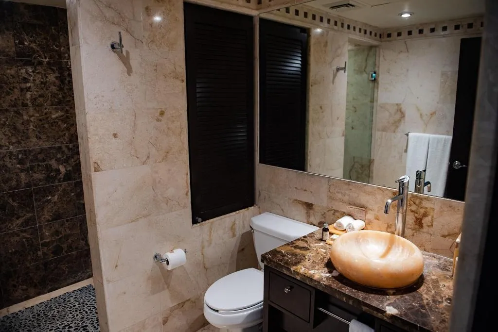 DOUBLE DELUXE KING BED Room, El Taj Ocean Front and Beachside Condo Hotel, Playa Del Carmen