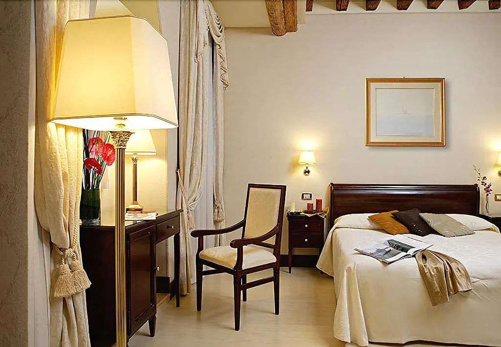 Room, Ca' del Nobile, Venice