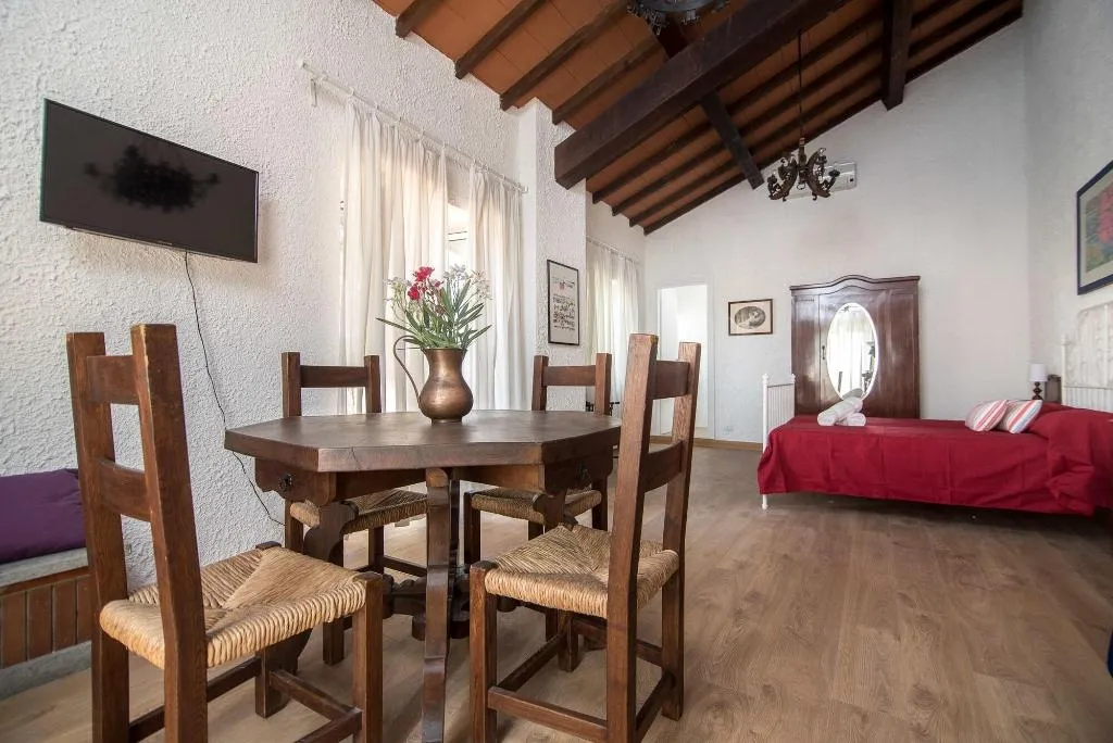 Room, Villa Degli Oleandri, Rome