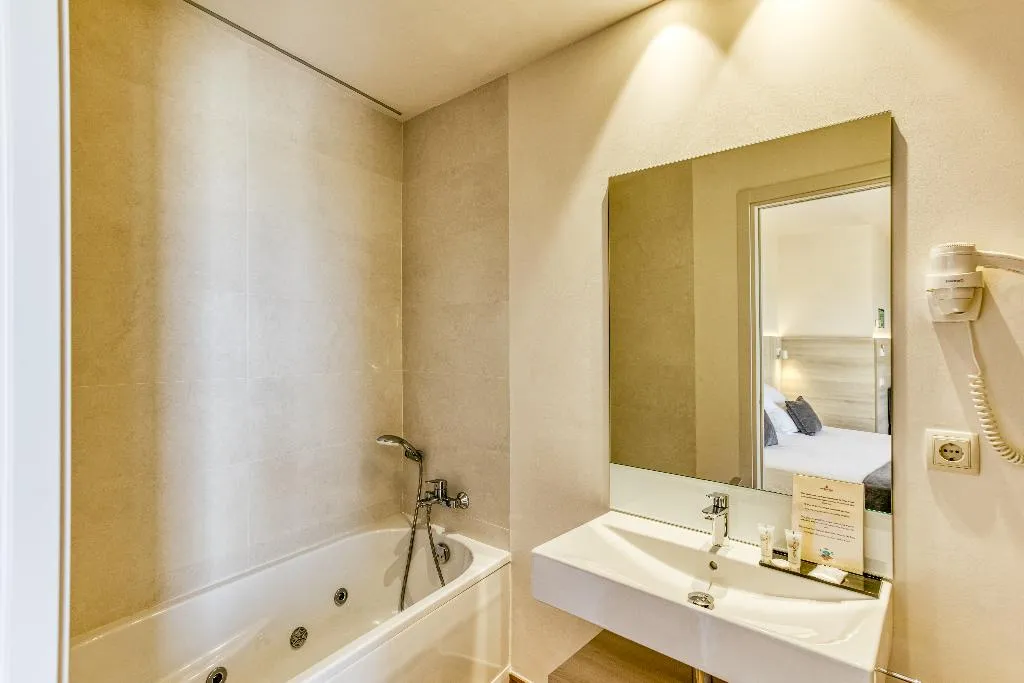 JUNIOR SUITE STANDARD Room, Emporium Only Adults, Costa Brava