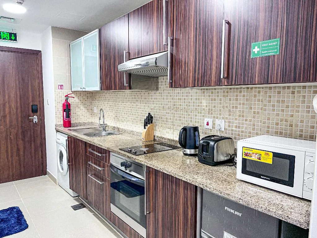 STUDIO BUSINESS Room, Goldcrest Executive, Dubai