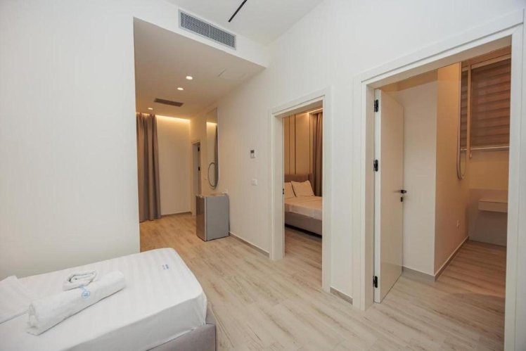 Laid Hotel, Kavaje