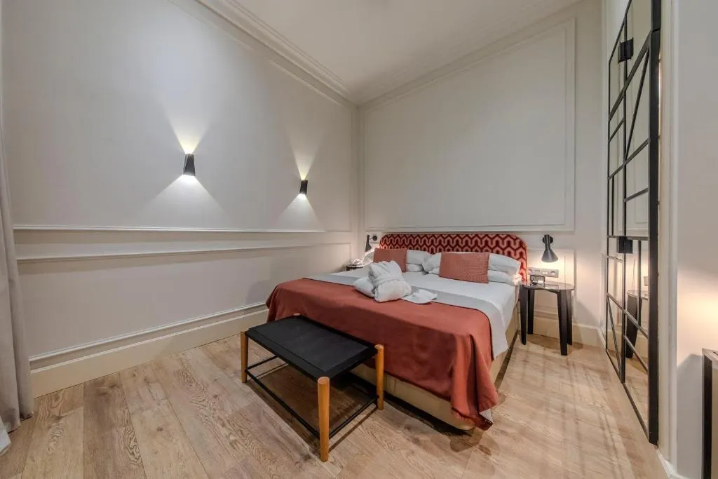 Double or Twin DELUXE PREMIER Room, Casa Romana Hotel Boutique, Seville