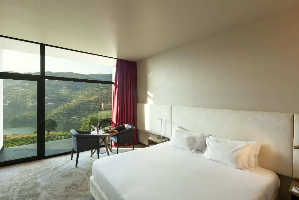 FAMILY ROOM RIVER VIEW Room, Douro Palace, Porto