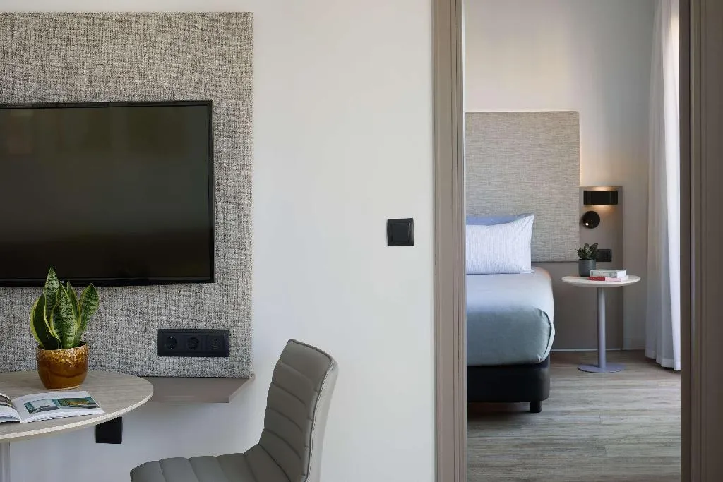 JUNIOR SUITE STANDARD Room, INNSiDE by Meliá Barcelona Apolo, Barcelona