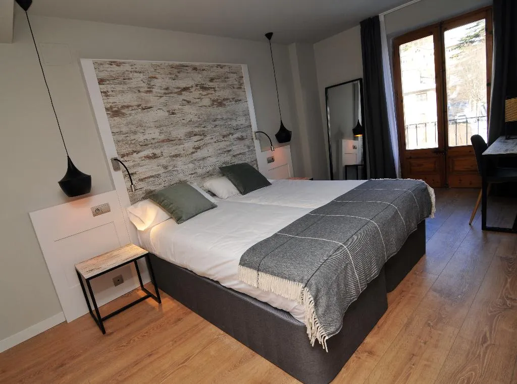 QUADRUPLE STANDARD Room, Cims de Camprodon, Barcelona
