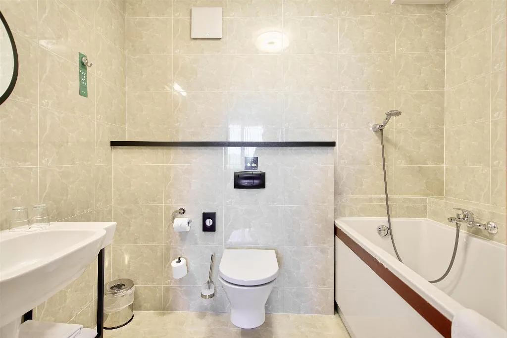 JUNIOR SUITE KING SIZE BED Room, Metropolo By Golden Tulip, Krakow