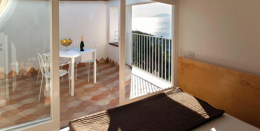 Room, Antonio Massa Lubrense, Naples
