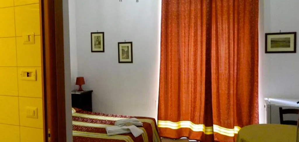 Room, Crispi Rooms, Catania