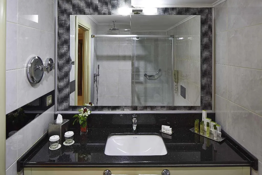 Room, DoubleTree By Hilton Izmir Alsancak, Izmir