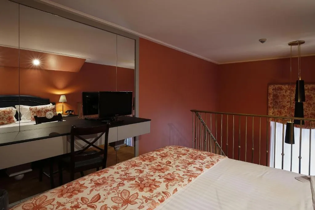 FAMILY ROOM STANDARD Room, Grande Hotel do Porto, Porto