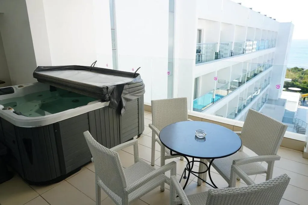 SUITE GRAND WITH VIEWS Room, Napa Mermaid Hotel & Suites, Cyprus
