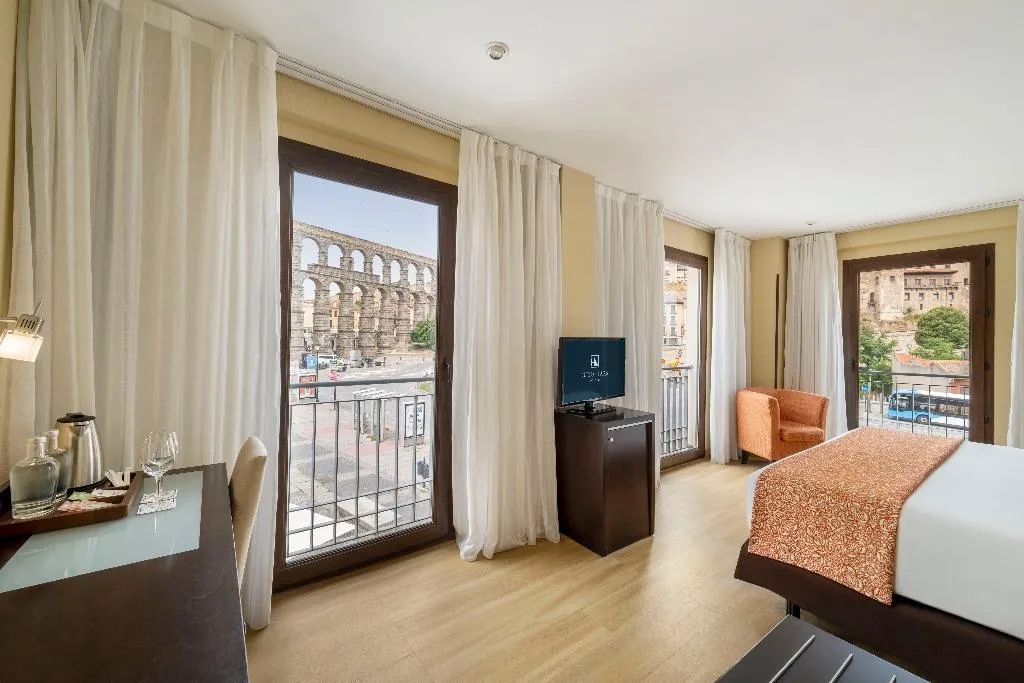 SUITE STANDARD Room, Eurostars Plaza Acueducto, Madrid