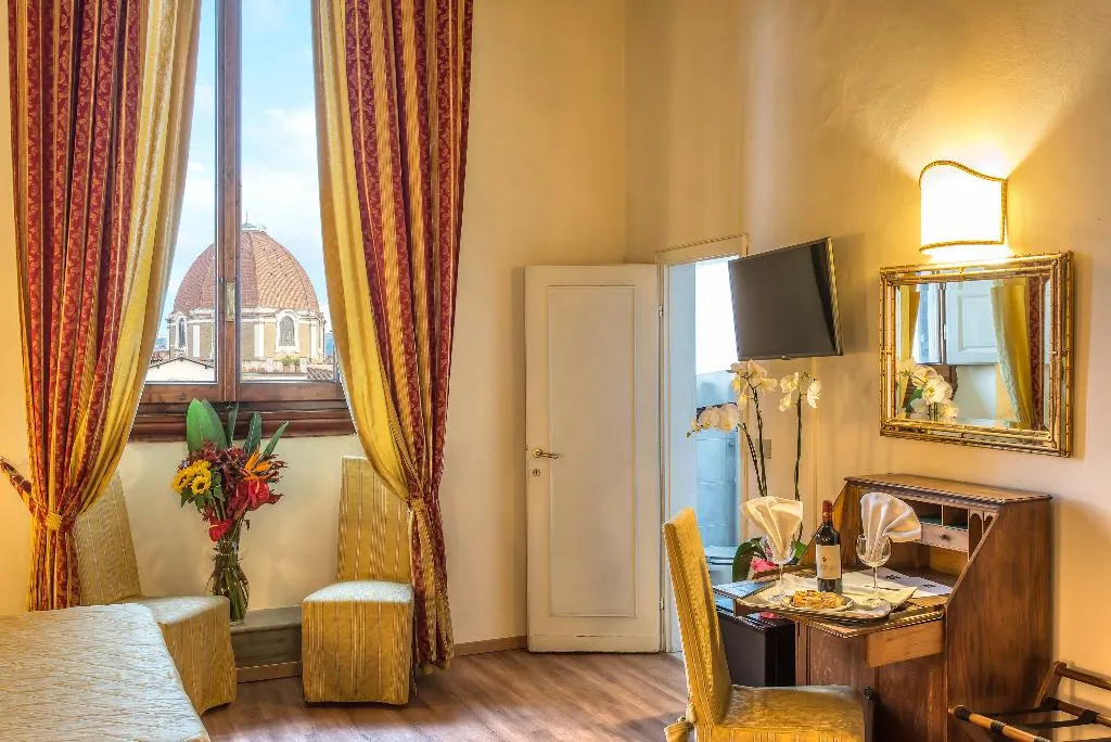 QUADRUPLE STANDARD Room, Paris, Florence