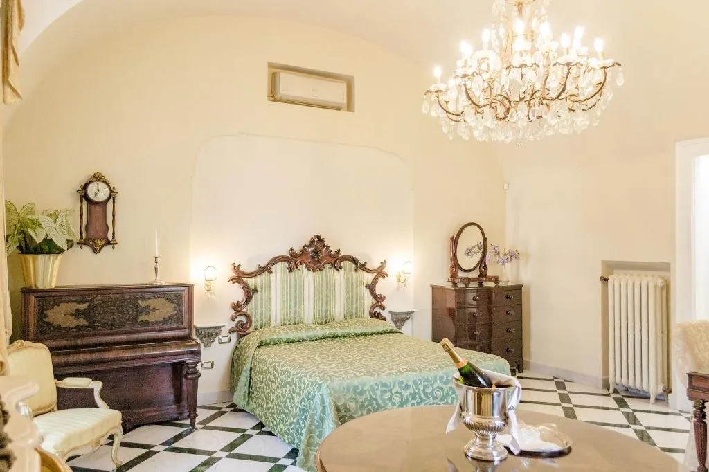 Room, Relais La Rupe, Naples