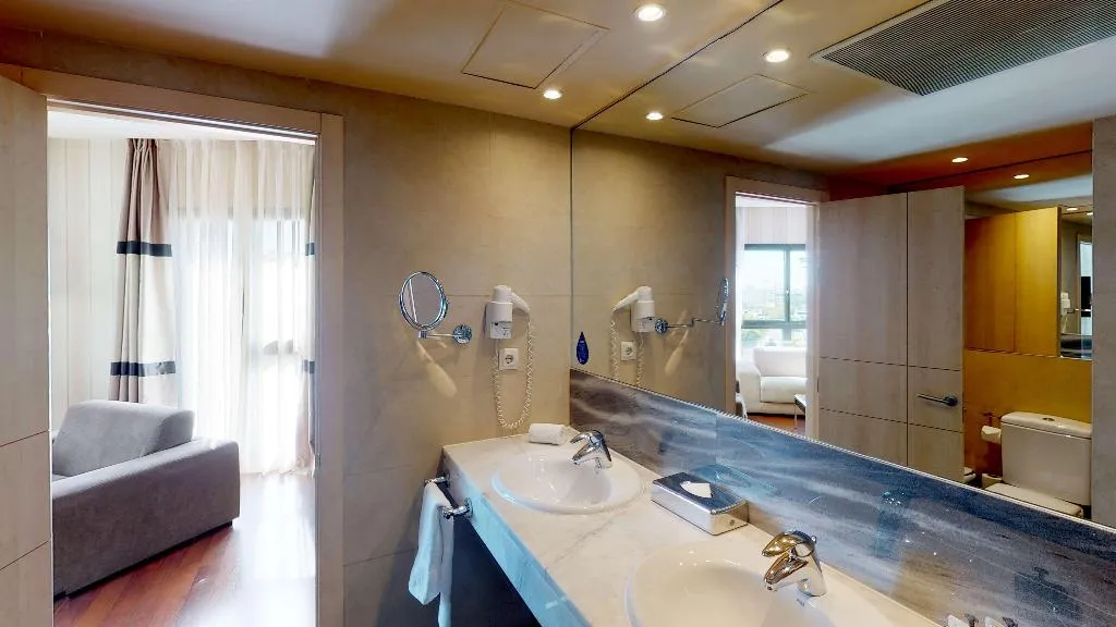 Room, Radisson RED Madrid, Madrid