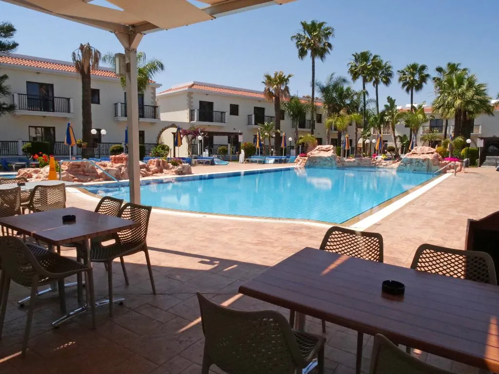Restaurant, Loutsiana Hotel & Apartments, Cyprus