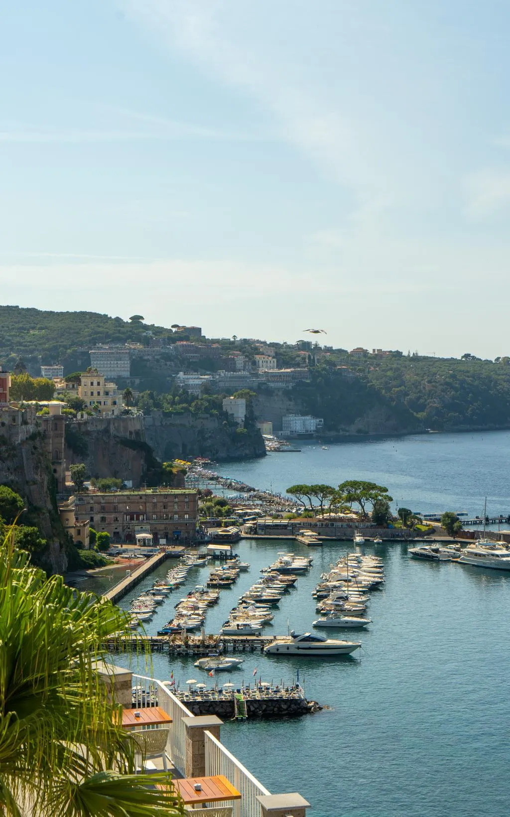 General view, Lorelei Londres, Naples