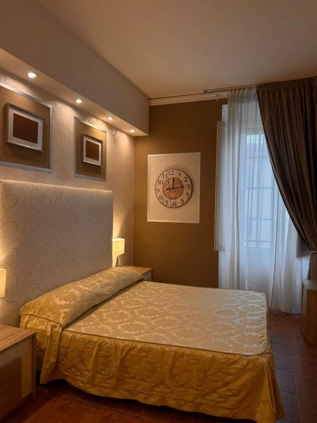 DOUBLE STANDARD Room, Alinari, Florence