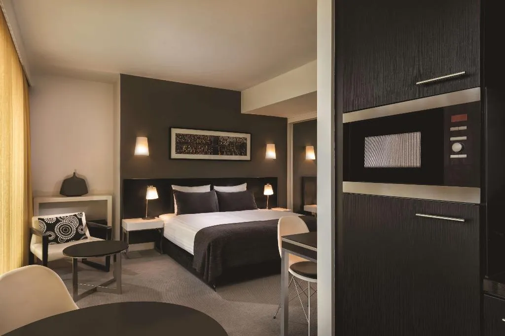 Room, Adina Apartment Hotel Berlin Hackescher Markt, Berlin