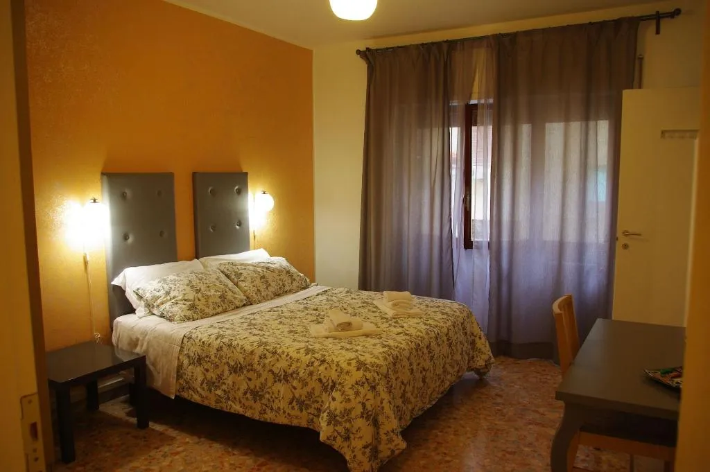 Room, Appia Avenue 639, Naples