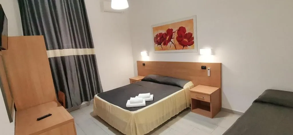 Room, Angelica, Naples