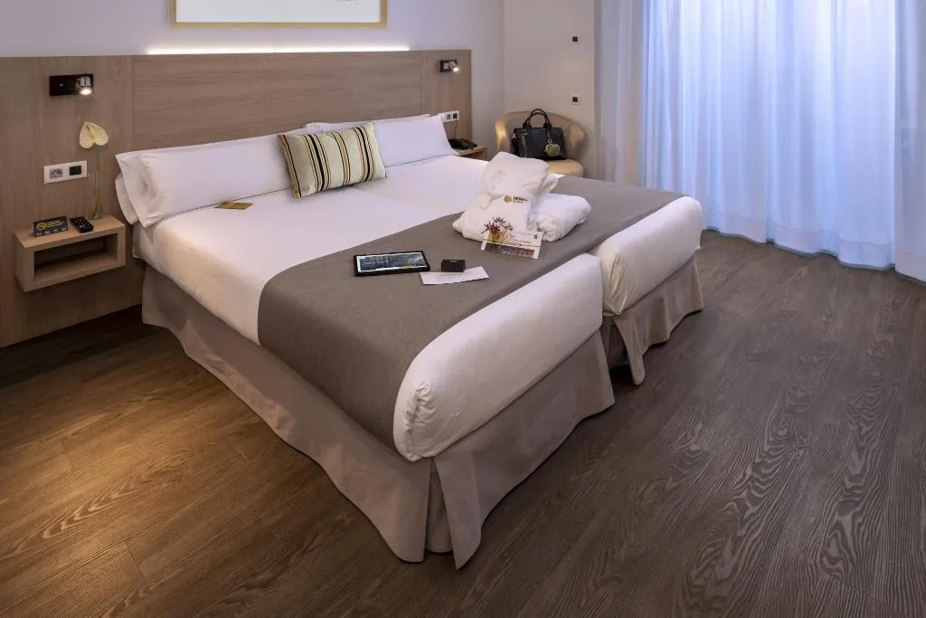 Double or Twin DELUXE WITH VIEWS Room, Serhs Rivoli Rambla, Barcelona