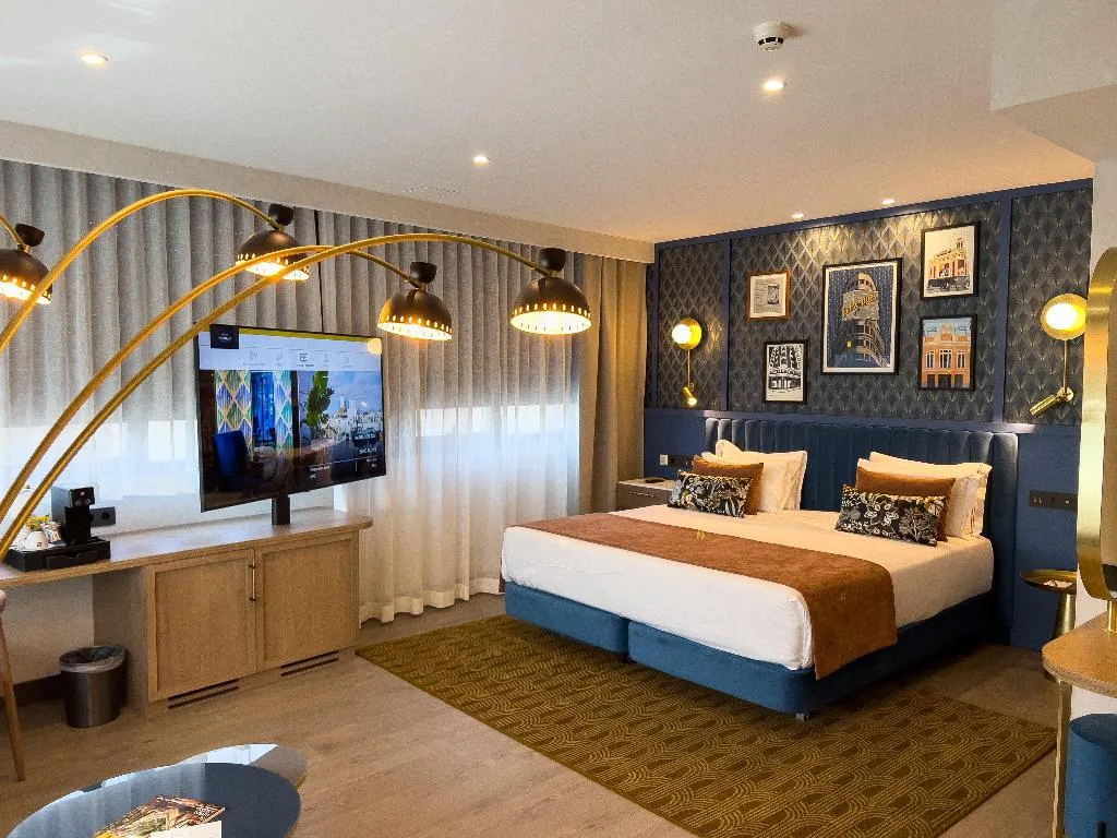 SUITE WITH VIEWS Room, Hotel Indigo Madrid - Gran Via, Madrid