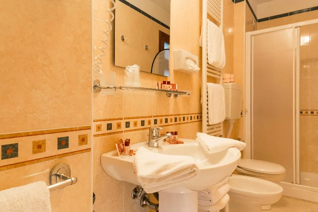JUNIOR SUITE CAPACITY 4 Room, Palazzo Guardi, Venice