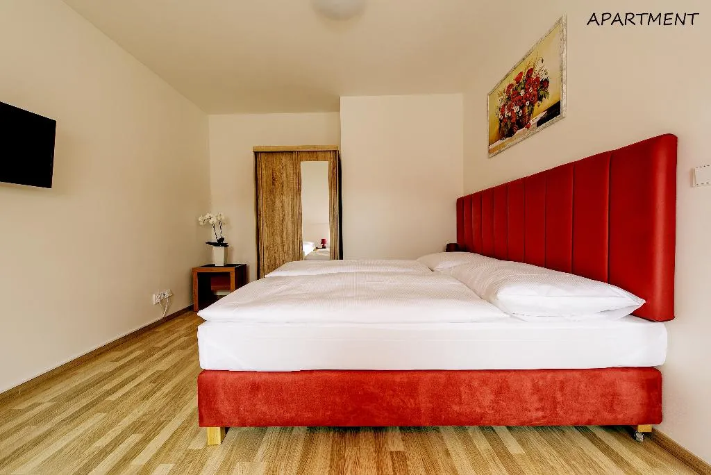 APARTMENT CAPACITY 4 ONE BEDROOM Room, Otakar, Prague