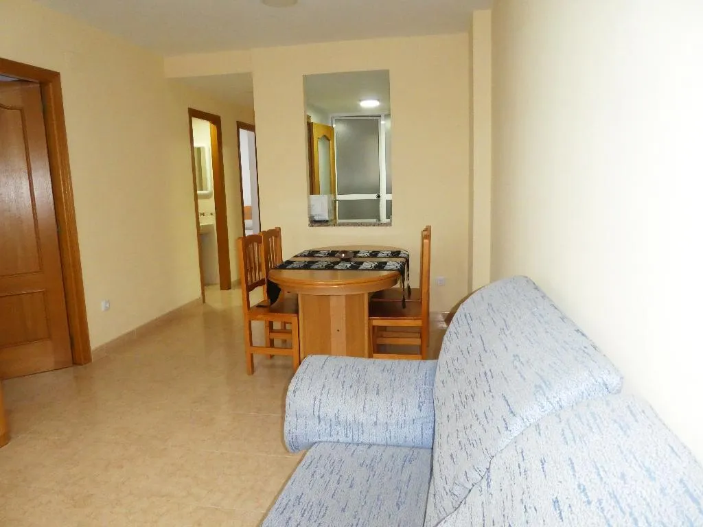 APARTMENT CAPACITY 8 THREE BEDROOMS Room, Apartamentos Tavernes Gandia 3000, Valencia