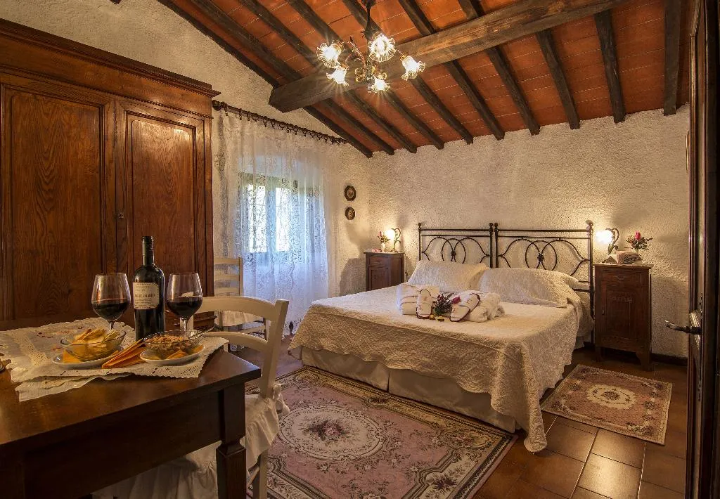 Room, Colle Etrusco Salivolpi, Florence